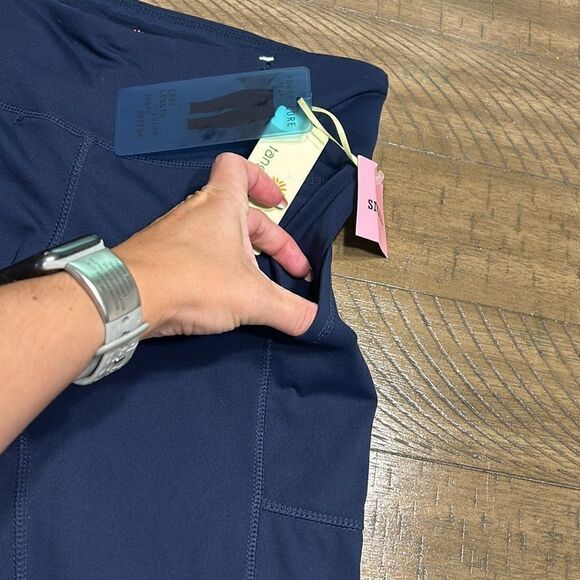 NWT Tangerine Capri leggings size small - Picture 5 of 13